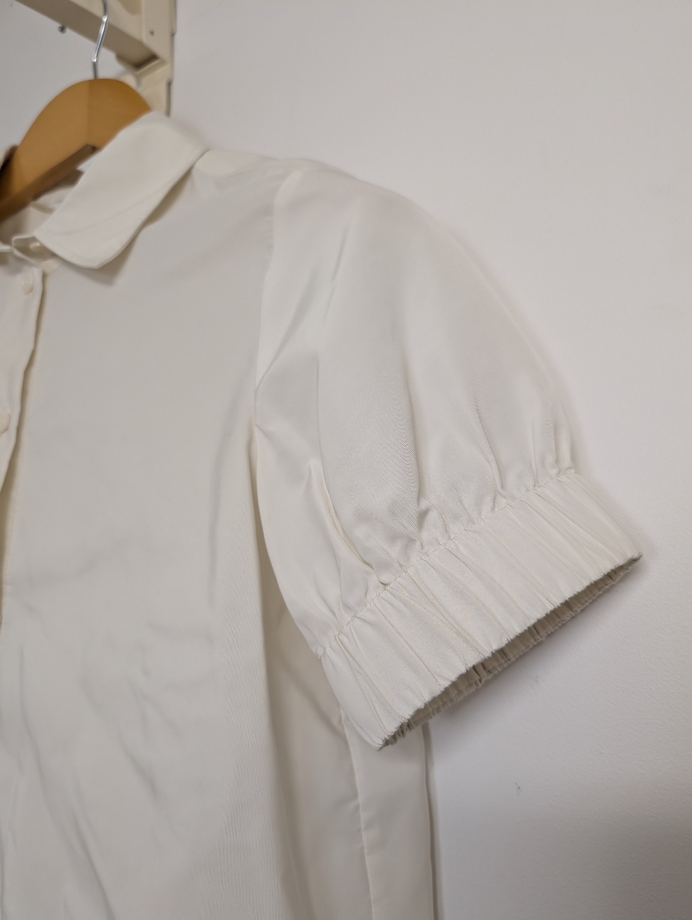 ✨ NWT✨ZARA IVORY SHORT SLEEVE BLOUSE PUFF SLEEVE BUTTON FRONT MINIMAL CHIC - Picture 3 of 7
